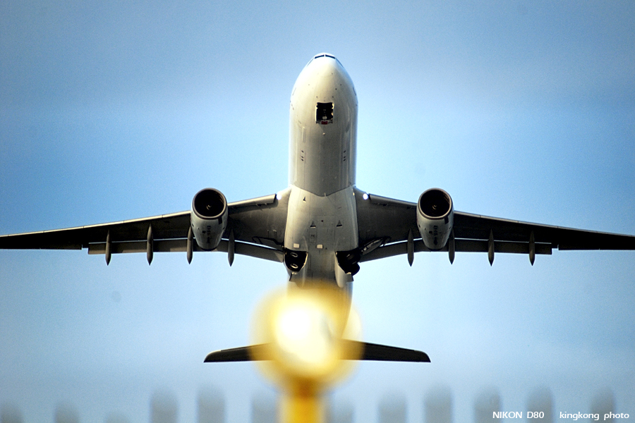 _DSC1018.jpg - AIRPORT SOUTH RUNWAY