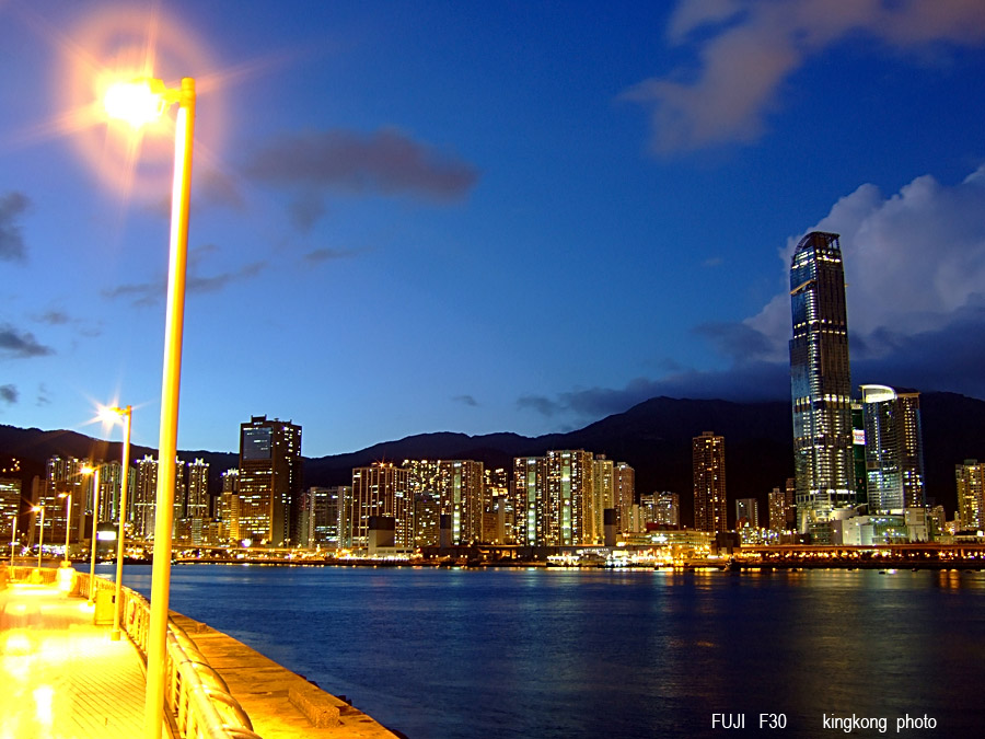 DSCF0561.JPG - Night Shot