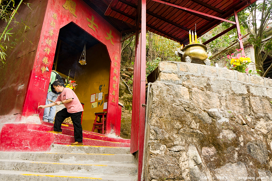 _DSC7718.jpg - Taken at Latitude/Longitude:22.352508/114.199572. 0.28 km North Tai Hom Village  Hong Kong   (Map link) 