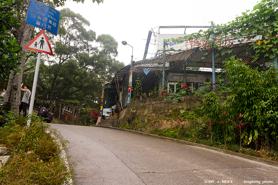 _DSC8440.jpg - Taken at Latitude/Longitude:22.357933/114.198580. 0.89 km North Tai Hom Village  Hong Kong   (Map link) 